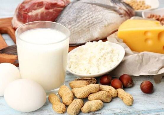 Berhemên şîr, masî, goşt, nîsk û hêk - parêza parêza proteîn